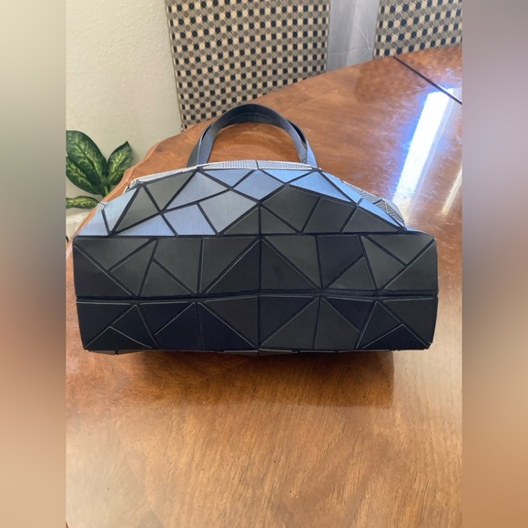 Emilio Pepe Geometric gray & black  Two Tone Large Shoulder Tote Bag - Picture 5 of 7